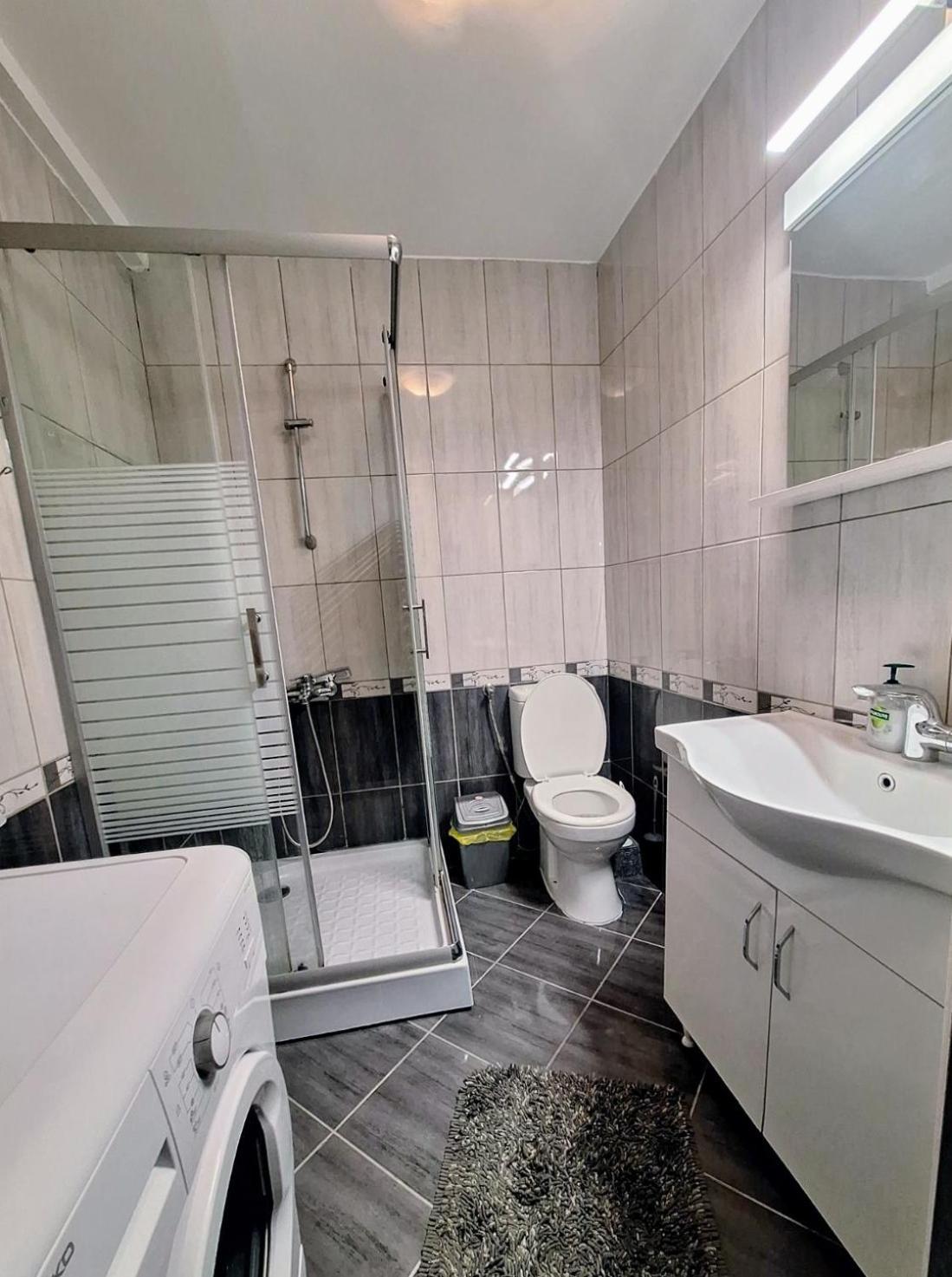 Skopje City Centar Apartment Near Marriott Bagian luar foto